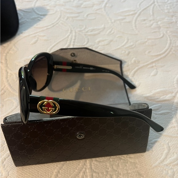 Gucci Sunglasses - Picture 3 of 3